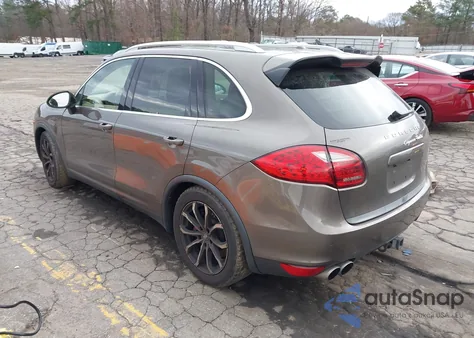 2013 Porsche Cayenne Turbo z USA, uszkodzony, nr VIN WP1AC2A21DLA90690